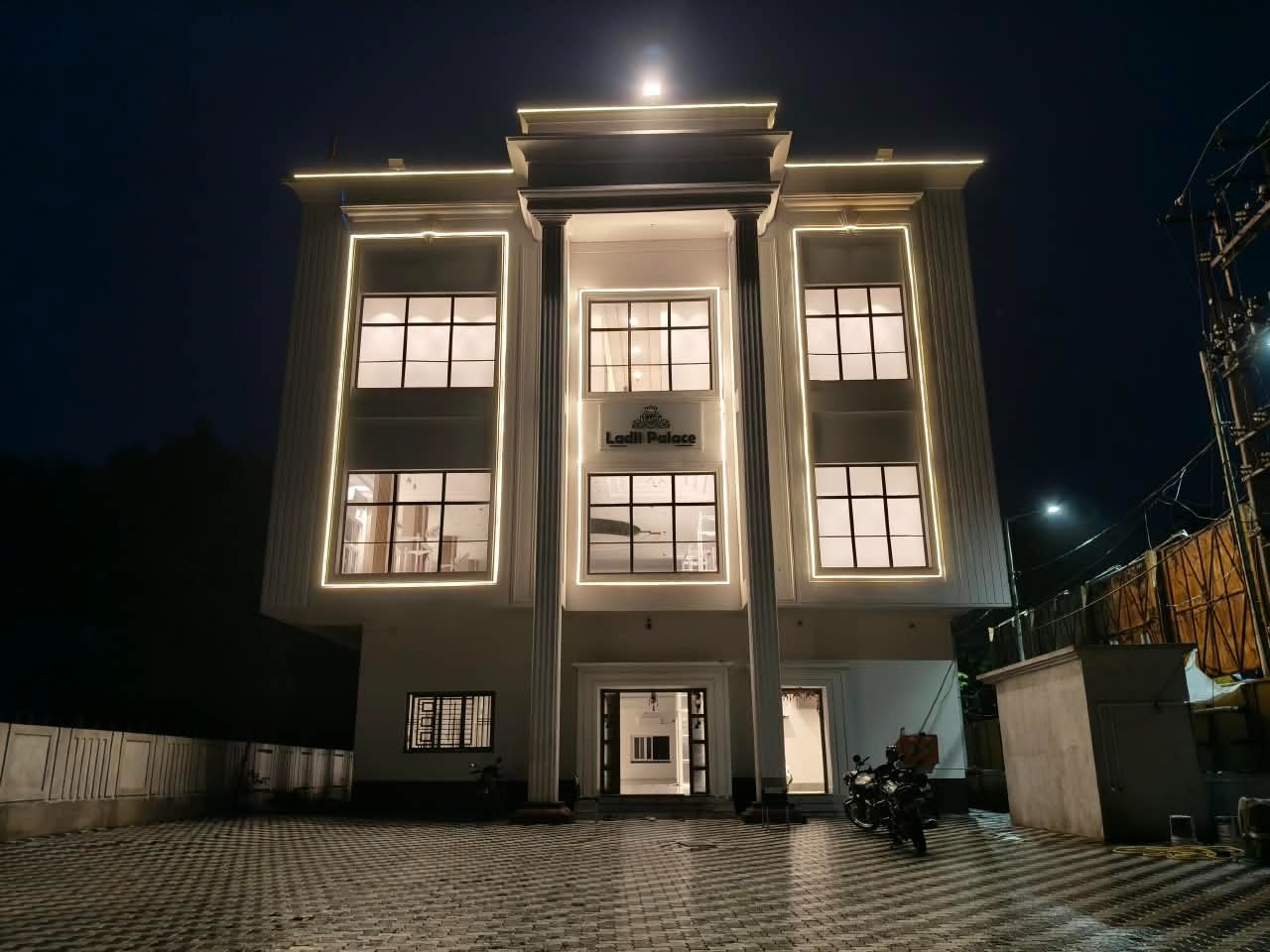 Ladli Palace building and front entrance